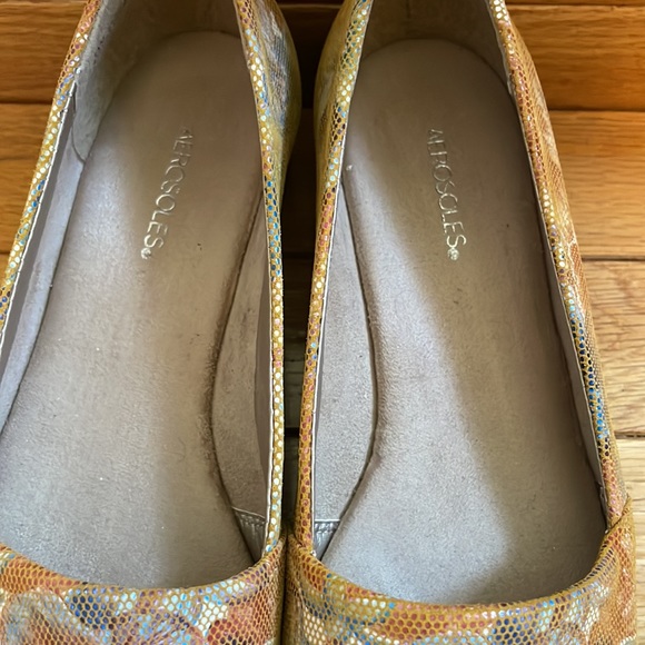 AEROSOLES Floral Leather Slip-Ons Loafers Size 7W - Picture 4 of 9